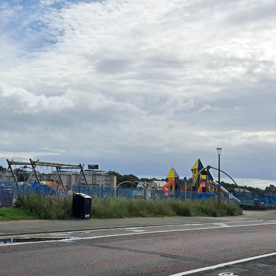 Apartamento Maze Beach Getaway Ayr Exterior foto